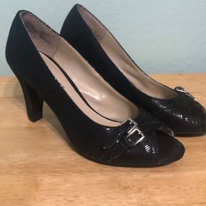 Black peep toe faux snakeskin pumps, size 7.